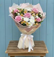 Букет цветов из:  Гвоздики, Орхидеи и Розы в Рассказово