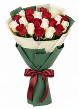 Букет Микс из красных и белых роз в Рассказово