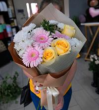 Букет цветов из:  Герберы, Розы и Хризантемы в Рассказово