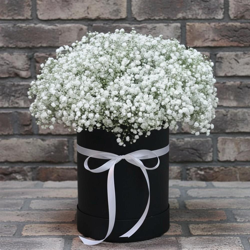 Цветочная композиция из Гипсофила в шляпной коробке в Рассказово