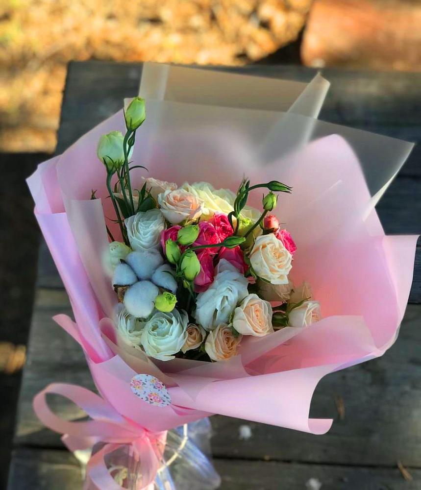 Букет цветов из: Розы и Лизиантусы в Рассказово