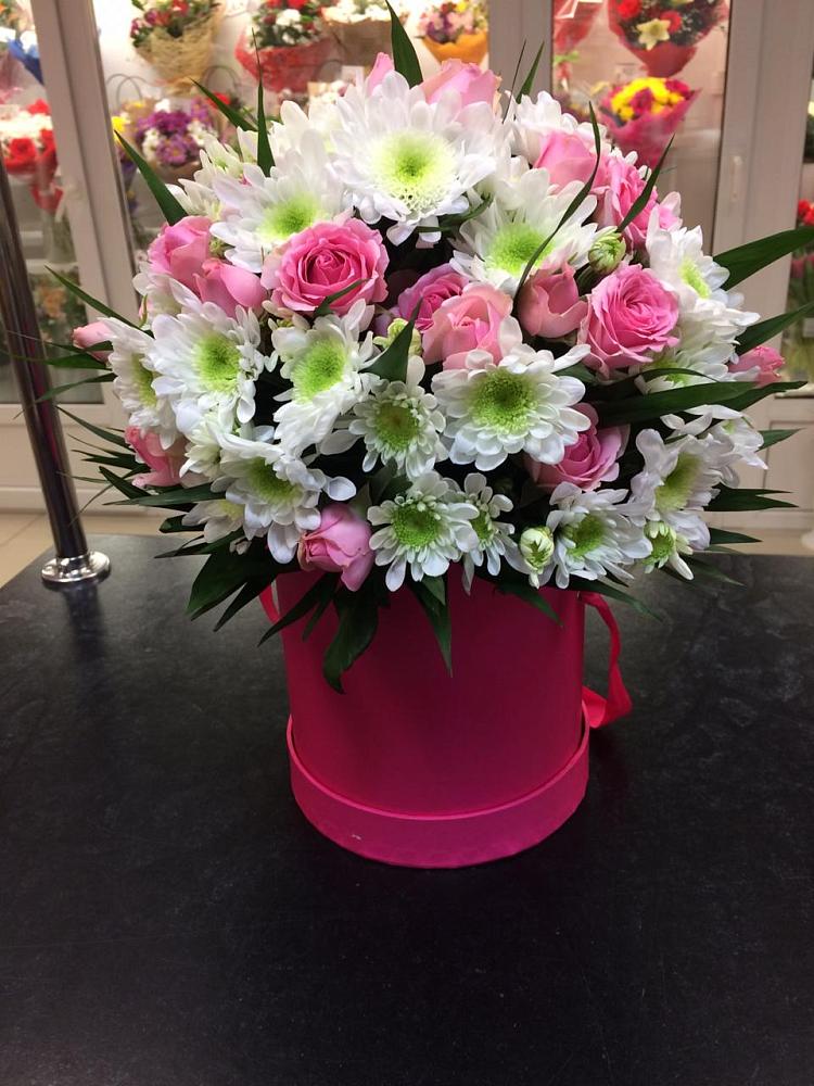 Цветочная композиция из Розы и Хризантемы в шляпной коробке в Рассказово