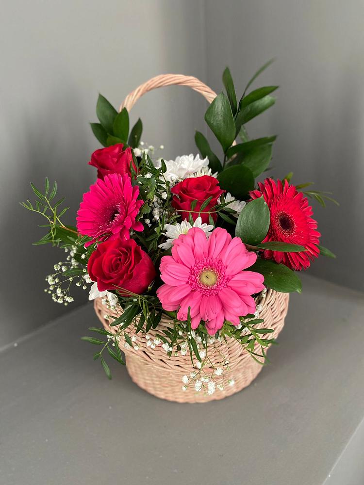 Цветочная композиция из Розы, Хризантемы и Герберы в корзине в Рассказово
