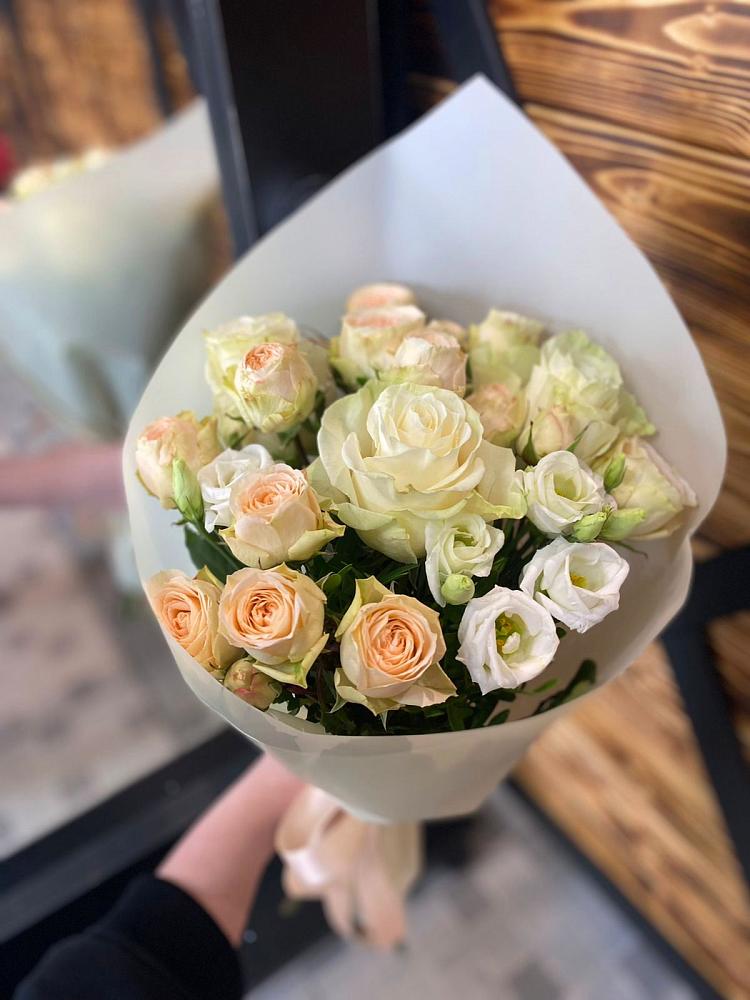 Букет цветов из: Розы и Лизиантусы в Рассказово